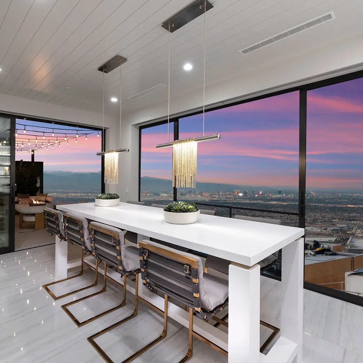 SkyVu 215 - Loft Table View