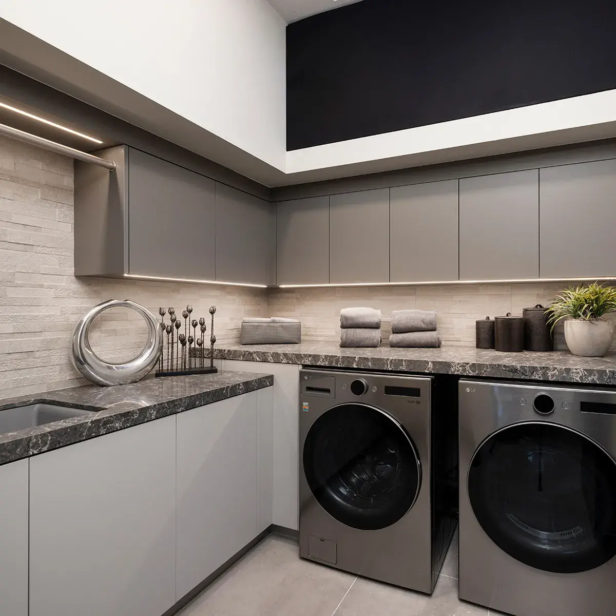 SkyVu Residence 4 - Laundry Room