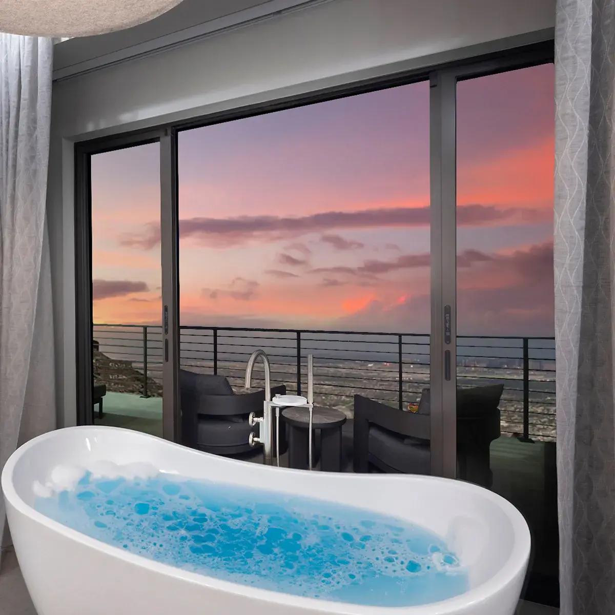 SkyVu Residence 4 - Master Bathtub